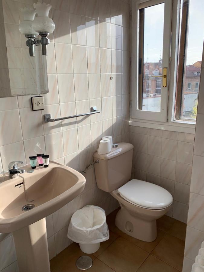 Hotel Y Restaurante Puerta De Aranda اراندا دي دويرو المظهر الخارجي الصورة